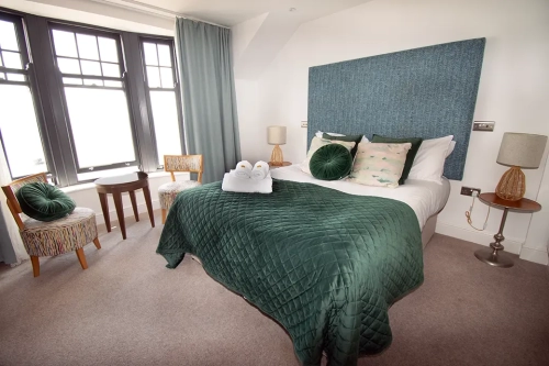 Room-6-Beachcliff-0142